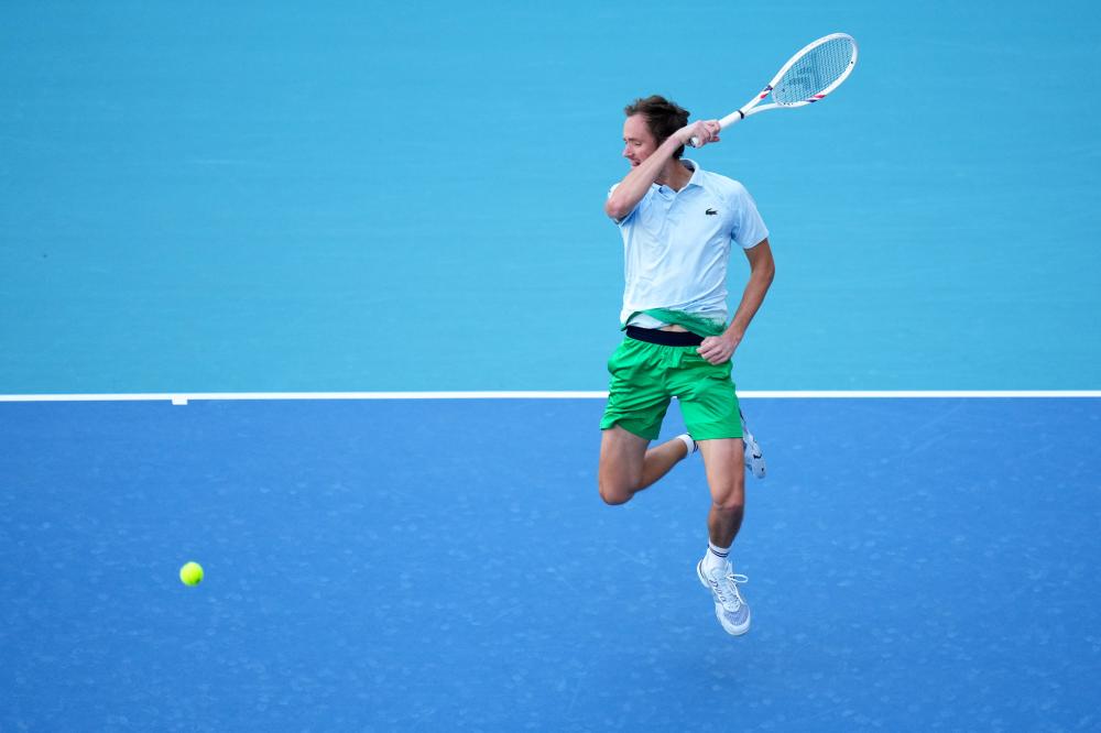 名记还原leeway事件：保罗私自指点伦纳德被小范甘迪警告