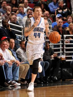 76人加时123-114力克雄鹿，马克西狂轰54分带队送雄鹿三连败